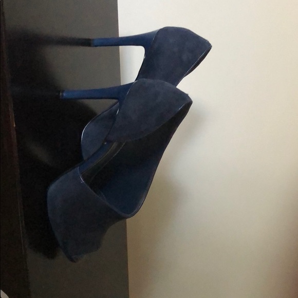 Shoes - Picture 2 of 2